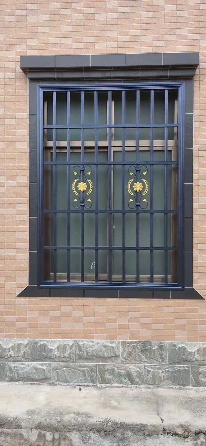 安麗鋁合金防盜網窗花安裝效果圖，美觀安全雙重守護